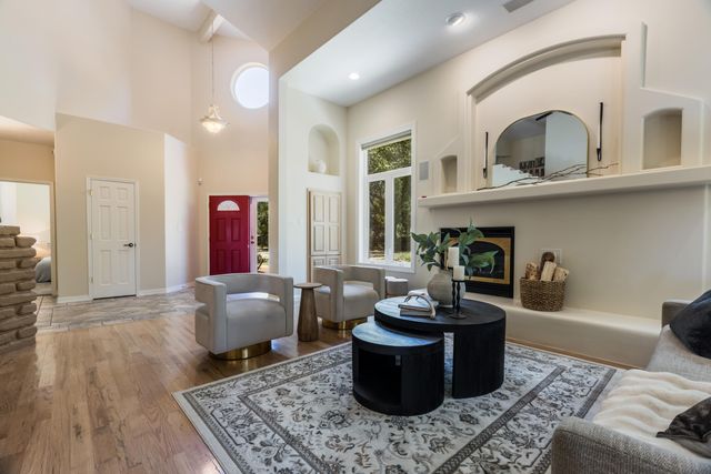 7437 Rio Grande Boulevard NW, Los Ranchos, NM 87107