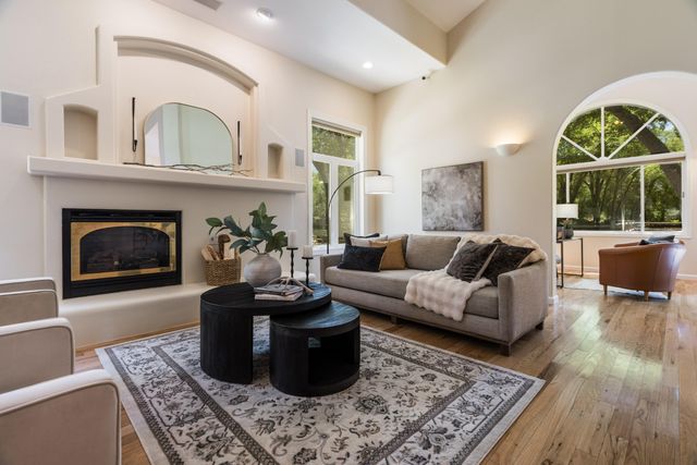 7437 Rio Grande Boulevard NW, Los Ranchos, NM 87107