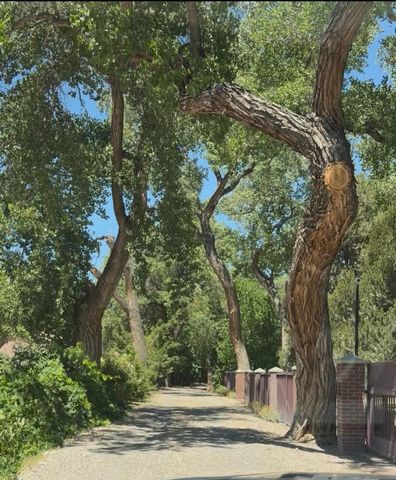 7437 Rio Grande Boulevard NW, Los Ranchos, NM 87107