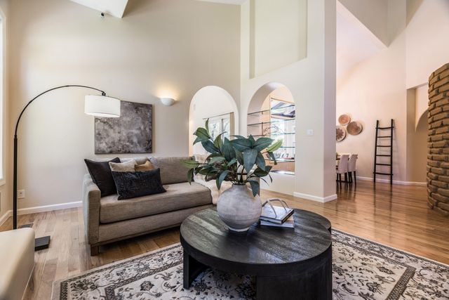 7437 Rio Grande Boulevard NW, Los Ranchos, NM 87107