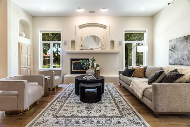 7437 Rio Grande Boulevard NW, Los Ranchos, NM 87107