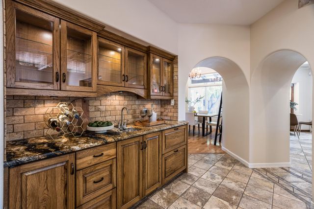 7437 Rio Grande Boulevard NW, Los Ranchos, NM 87107