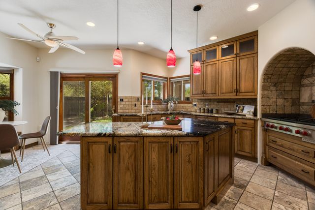 7437 Rio Grande Boulevard NW, Los Ranchos, NM 87107
