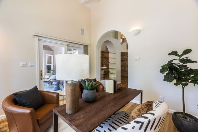 7437 Rio Grande Boulevard NW, Los Ranchos, NM 87107