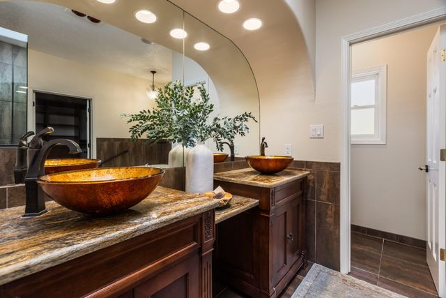 7437 Rio Grande Boulevard NW, Los Ranchos, NM 87107