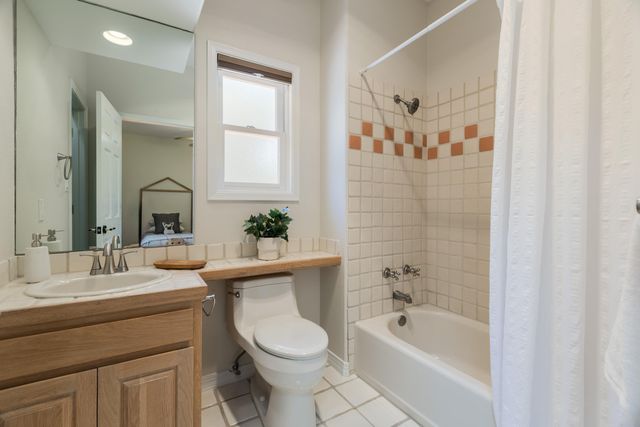 7437 Rio Grande Boulevard NW, Los Ranchos, NM 87107