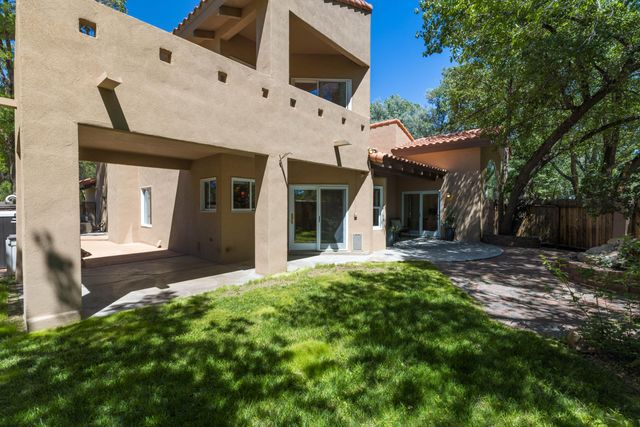 7437 Rio Grande Boulevard NW, Los Ranchos, NM 87107