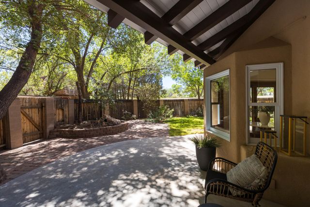 7437 Rio Grande Boulevard NW, Los Ranchos, NM 87107