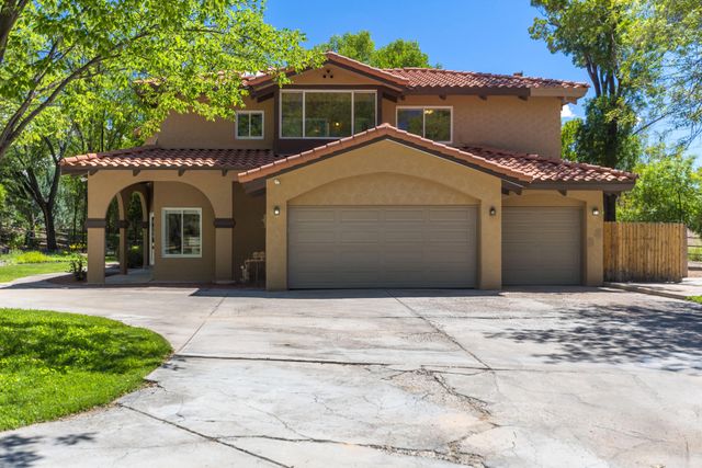 7437 Rio Grande Boulevard NW, Los Ranchos, NM 87107