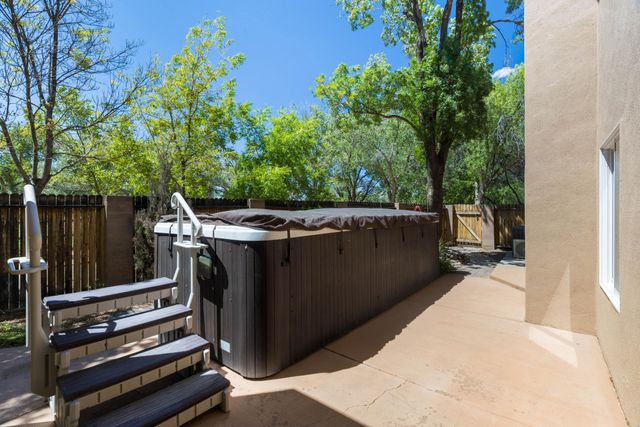 7437 Rio Grande Boulevard NW, Los Ranchos, NM 87107