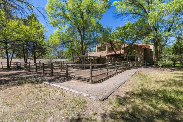 7437 Rio Grande Boulevard NW, Los Ranchos, NM 87107