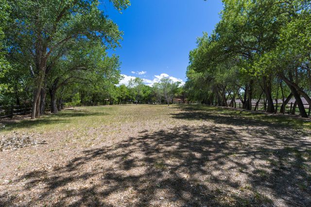 7437 Rio Grande Boulevard NW, Los Ranchos, NM 87107