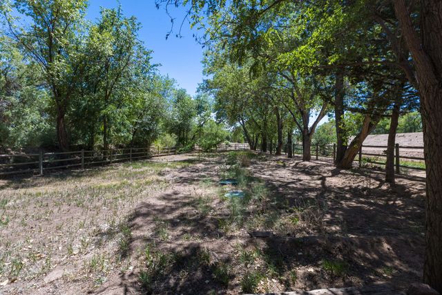 7437 Rio Grande Boulevard NW, Los Ranchos, NM 87107