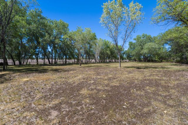 7437 Rio Grande Boulevard NW, Los Ranchos, NM 87107