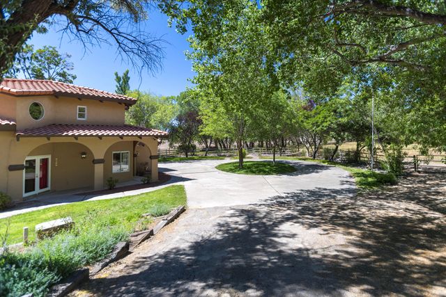 7437 Rio Grande Boulevard NW, Los Ranchos, NM 87107