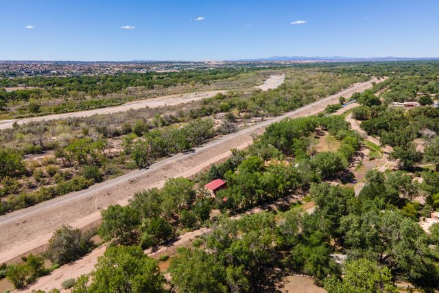 7437 Rio Grande Boulevard NW, Los Ranchos, NM 87107