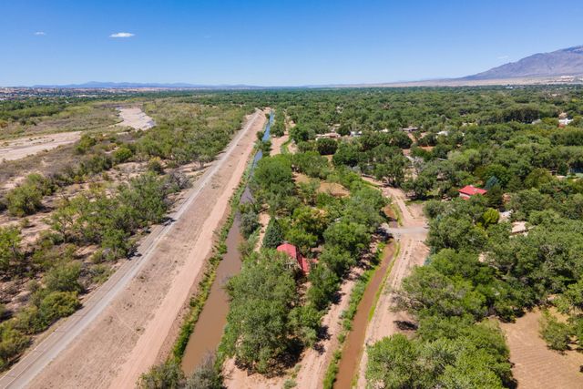 7437 Rio Grande Boulevard NW, Los Ranchos, NM 87107