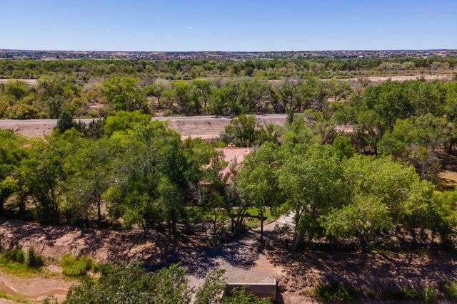 7437 Rio Grande Boulevard NW, Los Ranchos, NM 87107