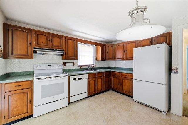 92 Massreco St, Springfield, MA 01109