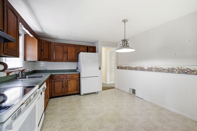92 Massreco St, Springfield, MA 01109