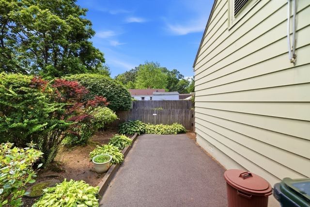 92 Massreco St, Springfield, MA 01109