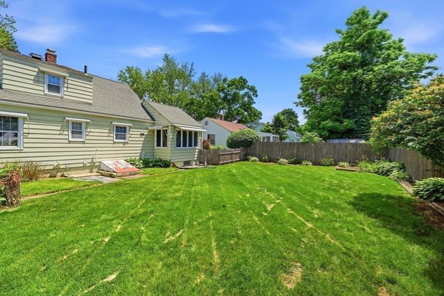 92 Massreco St, Springfield, MA 01109