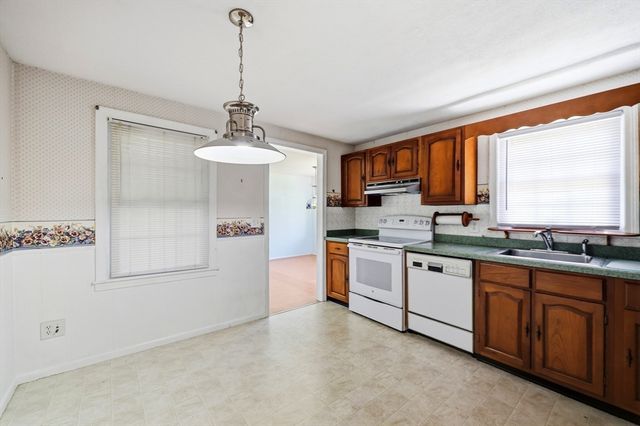 92 Massreco St, Springfield, MA 01109