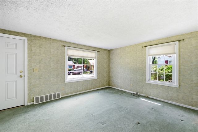 92 Massreco St, Springfield, MA 01109