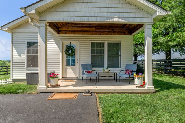 595 Moores Mill Road, Midway, KY 40347