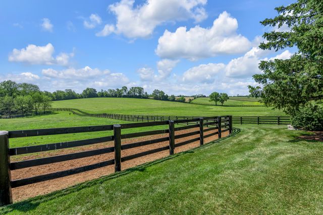 595 Moores Mill Road, Midway, KY 40347