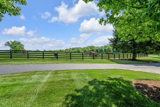 595 Moores Mill Road, Midway, KY 40347