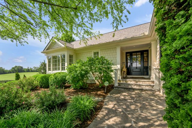 595 Moores Mill Road, Midway, KY 40347