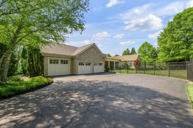 595 Moores Mill Road, Midway, KY 40347