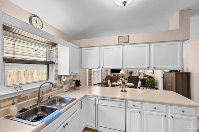 5566 Meadow Creek Pl, Gulf Breeze, FL 32563