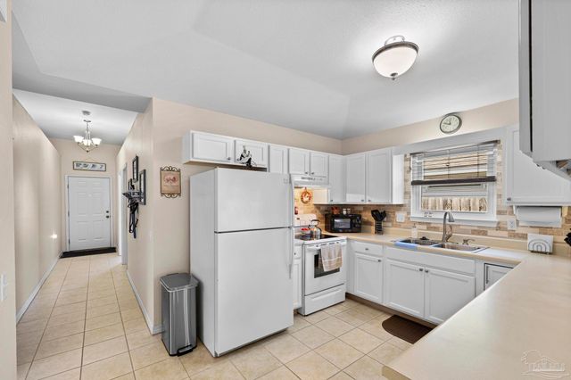 5566 Meadow Creek Pl, Gulf Breeze, FL 32563