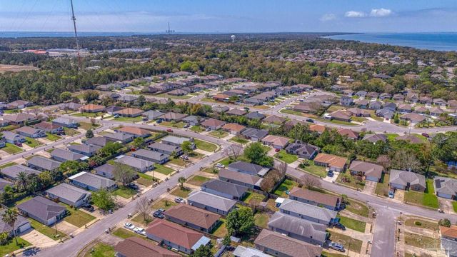 5566 Meadow Creek Pl, Gulf Breeze, FL 32563
