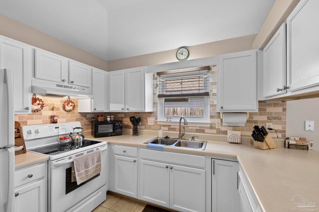 5566 Meadow Creek Pl, Gulf Breeze, FL 32563