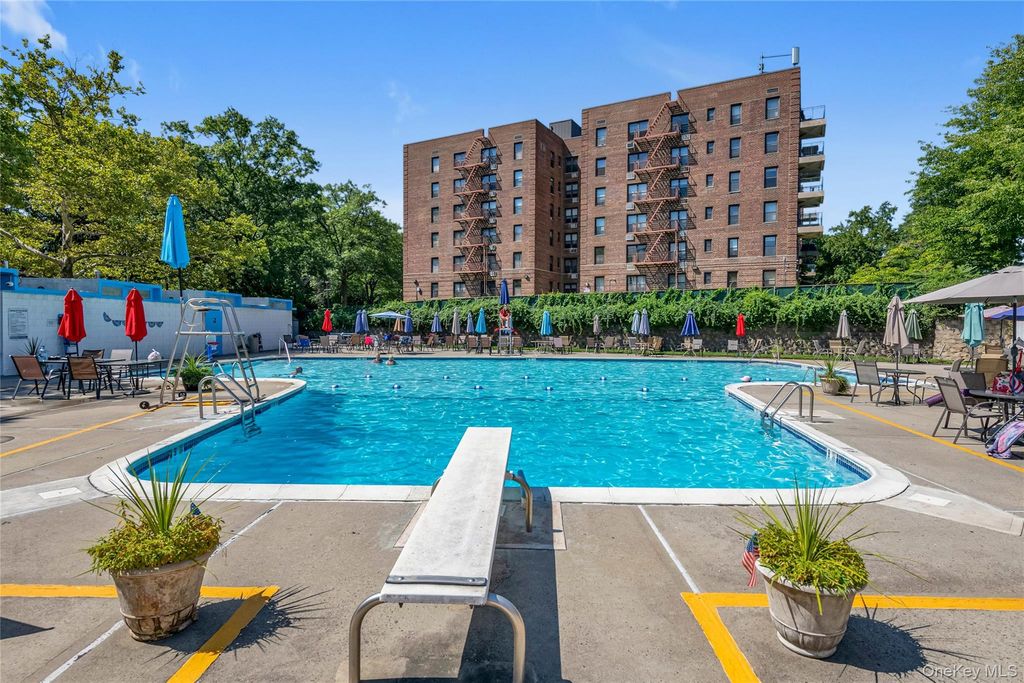 224-24 Union Turnpike 3K, Oakland Gardens, NY 11364 — photo 2