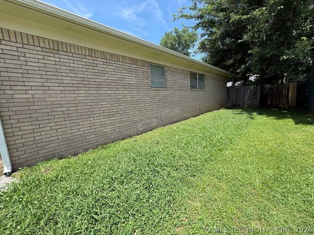 303 E 17th Street, Owasso, OK 74055