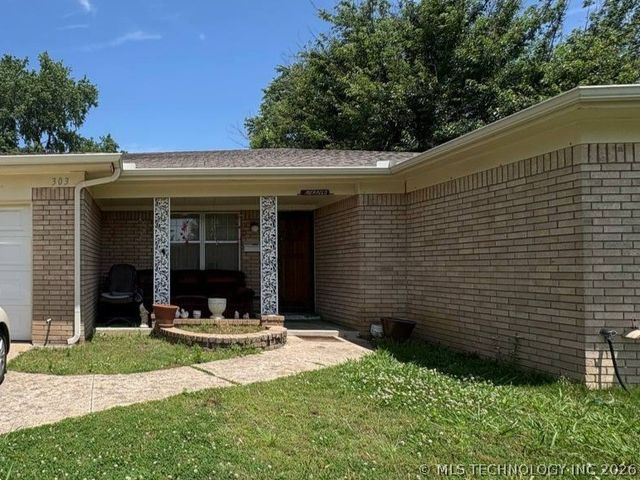303 E 17th Street, Owasso, OK 74055