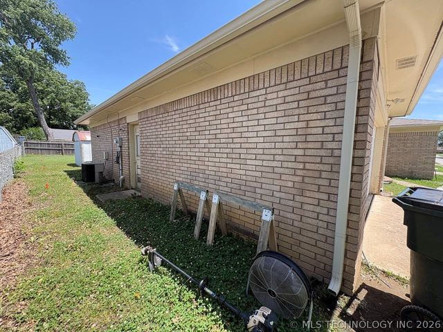 303 E 17th Street, Owasso, OK 74055