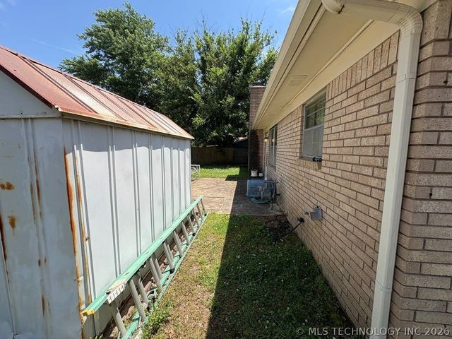 303 E 17th Street, Owasso, OK 74055