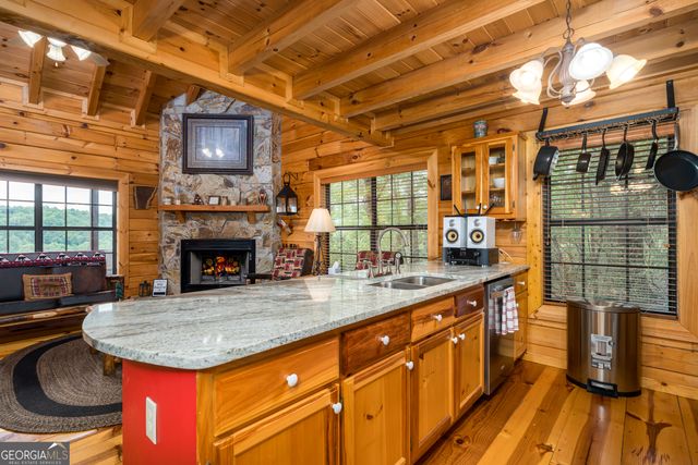 237 Dupont Drive, Blue Ridge, GA 30513