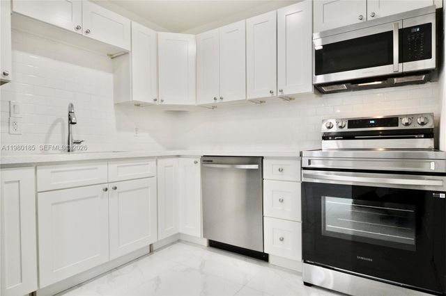 9974 SW 88th St 1020, Miami, FL 33176