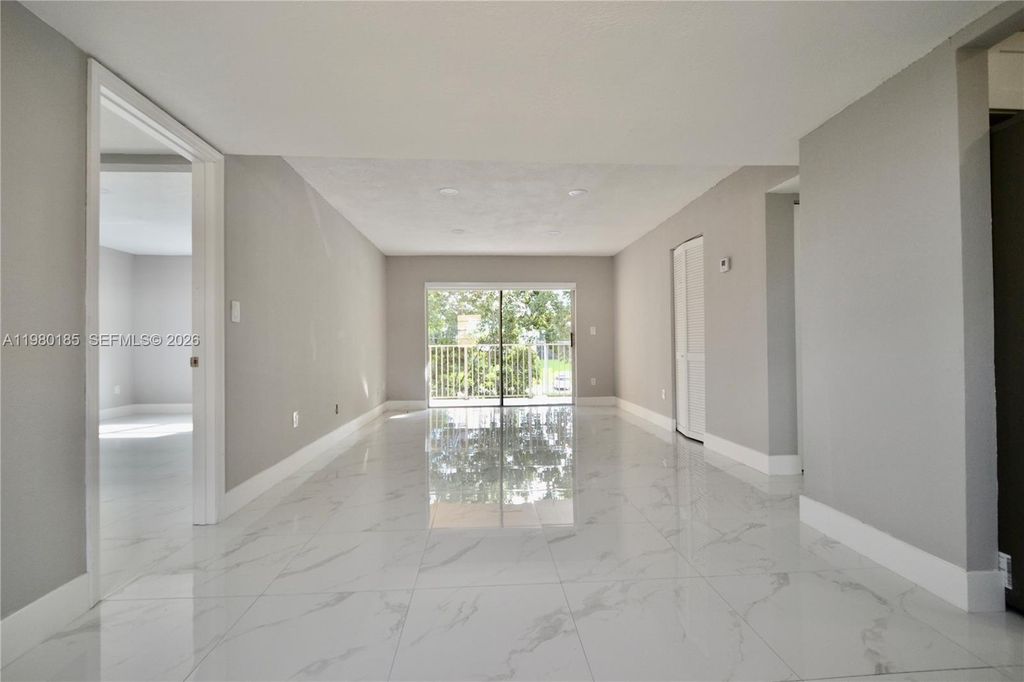 9974 SW 88th St 1020, Miami, FL 33176