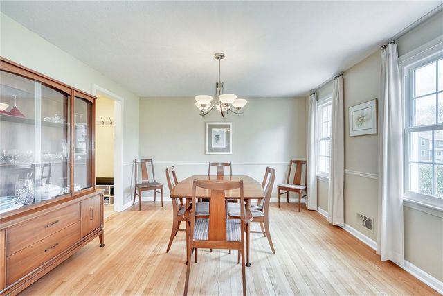 9 Burncoat Way, Pittsford, NY 14534