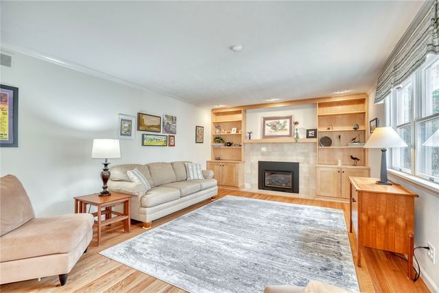 9 Burncoat Way, Pittsford, NY 14534