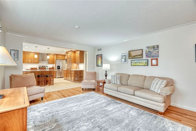 9 Burncoat Way, Pittsford, NY 14534