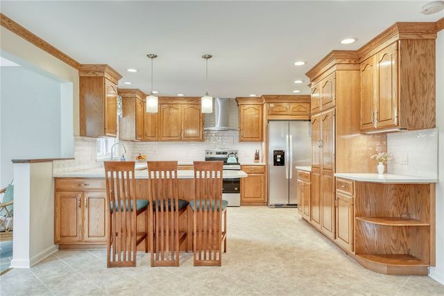 9 Burncoat Way, Pittsford, NY 14534