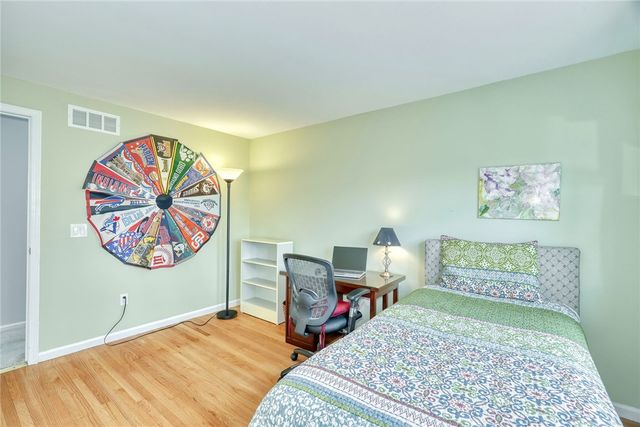 9 Burncoat Way, Pittsford, NY 14534